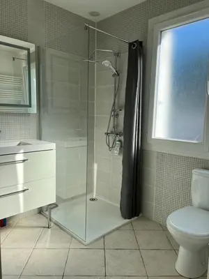 Salle de bains dans l'établissement La campagne à 5 minutes de Tours.