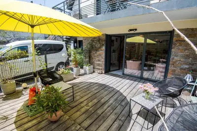 Terrasse ou espace extérieur de l'établissement Le tranquille au coeur de la ville