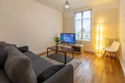 Télévision ou salle de divertissement dans l'établissement Le Mans Appartement Gare TGV et proche centre