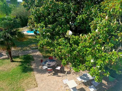 Jardin de l'établissement Le Magnolia, chambre d'hôte au calme