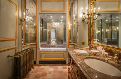 Salle de bains dans l'établissement Relais & Château Louise de La Vallière