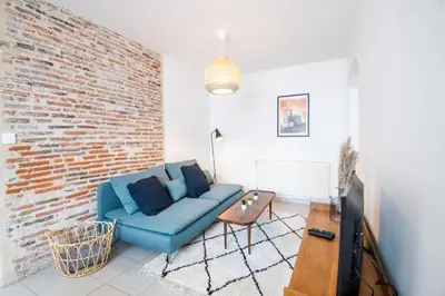 Télévision ou salle de divertissement dans l'établissement Parenthèse lumineuse au cœur d’Amboise