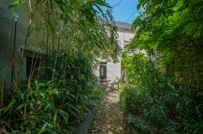 Jardin de l'établissement La Maison de Louise Chinon #chateaux #vignobles