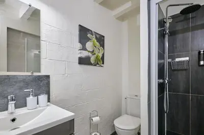 Salle de bains dans l'établissement Le Petit Prateau - à 800m du Zoo