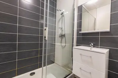 Salle de bains dans l'établissement Le Grand Bilobou