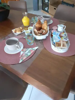 Nourriture dans le séjour chez l'habitant ou à proximité