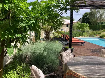 Piscine de l'établissement Le Manoir des Sables - Hébergement familial grand confort ou située à proximité