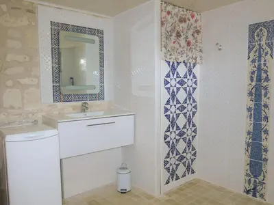 Salle de bains dans l'établissement Holiday Home Les Landes du Chinonais by Interhome