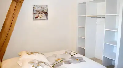 Un ou plusieurs lits dans un hébergement de l'établissement Grande maison accueillante à Saint-Épain avec salle de réception