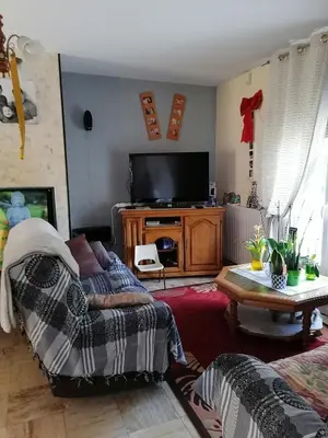 Télévision ou salle de divertissement dans l'établissement Maison proche circuit 24h du mans