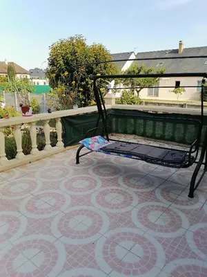 Balcon ou terrasse dans l'établissement Maison proche circuit 24h du mans