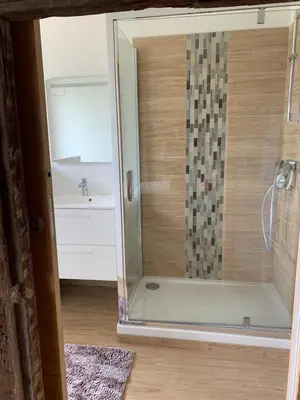 Salle de bains dans l'établissement La Grange d Ave