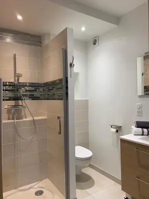 Salle de bains dans l'établissement La Grange d Ave