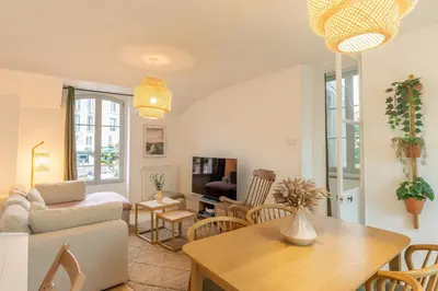 Coin salon dans l'établissement Le Nid de Saint Honoré - sur les toits de Blois