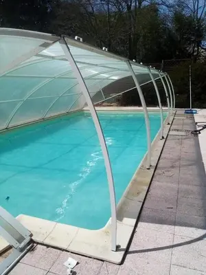 Piscine de l'établissement Appartement dans habitation privée avec piscine ou située à proximité