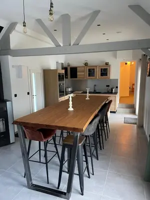 Cuisine ou kitchenette dans l'établissement EMERAUDE à 5 minutes du circuit des 24 Heures