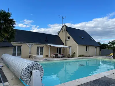 Piscine de l'établissement EMERAUDE à 5 minutes du circuit des 24 Heures ou située à proximité