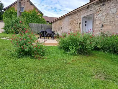 Jardin de l'établissement Hébergement cosy avec parking et entrée autonome