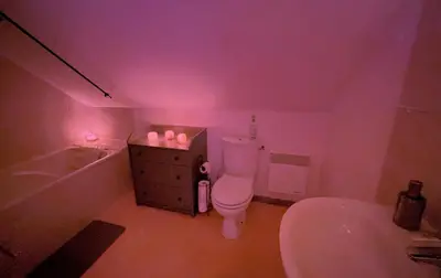 Salle de bains dans l'établissement Gîte romantique avec jacuzzi privatif ambiance loveroom