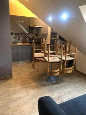 Cuisine ou kitchenette dans l'établissement Domaine les petits bois seminaire 36 couchages avec piscine privée 31 degrés