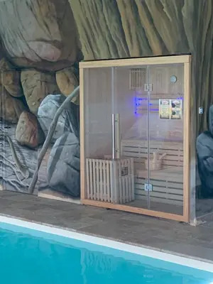 Piscine de l'établissement Domaine les petits bois seminaire 36 couchages avec piscine privée 31 degrés ou située à proximité
