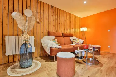 Coin salon dans l'établissement Chalet Vintage Les Belles Ouvrières