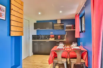 Cuisine ou kitchenette dans l'établissement Chalet Cinema Les Belles Ouvrières
