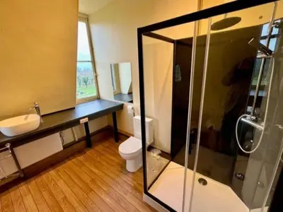 Salle de bains dans l'établissement Château XVIIIème, Piscine Chauffée, Sauna, Forêt Privée, Proximité Châteaux de la Loire - FR-1-381-46