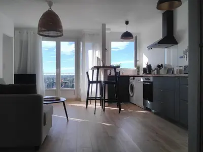 Cuisine ou kitchenette dans l'établissement LA SALAMANDRE