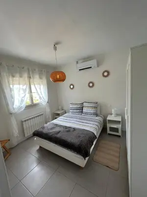 Un ou plusieurs lits dans un hébergement de l'établissement « Le refuge » charmant,proche zoo et centre ville