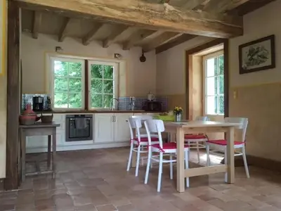 Cuisine ou kitchenette dans l'établissement Maison de charme à Beaumont-Village avec piscine privéea