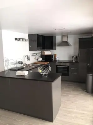 Cuisine ou kitchenette dans l'établissement Maison tout confort en Touraine 4 chambres