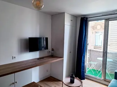 Télévision ou salle de divertissement dans l'établissement Charmant Studio Refait à neuf Centre de Tours