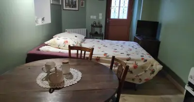 Un ou plusieurs lits dans un hébergement de l'établissement Le Cottage et la Tiny des Cartes - 2 maisons
