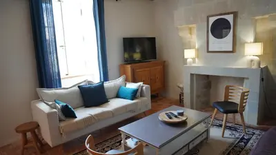 Télévision ou salle de divertissement dans l'établissement Gîte Apolize