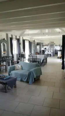 Restaurant ou autre lieu de restauration dans l'établissement Gîte 16 personnes(Zoo La Flèche, 24h du Mans)