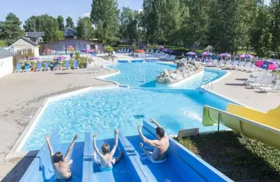 Piscine de l'établissement Mobil home Le Galland de Dugny ou située à proximité