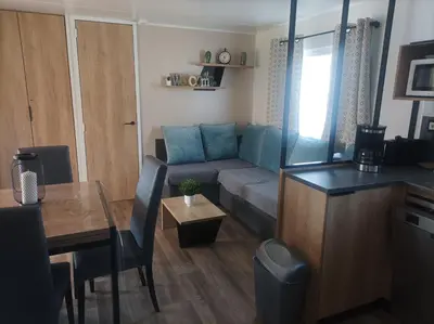 Coin salon dans l'établissement Mobil home Le Galland de Dugny