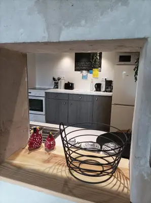 Cuisine ou kitchenette dans l'établissement Gite des Perreyeurs - maison troglodyte avec vue sur Loire