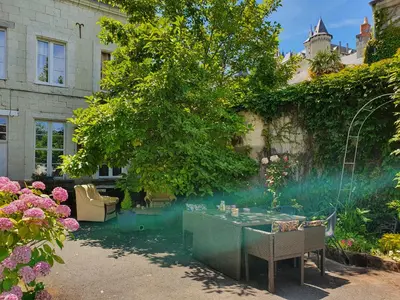 Jardin de l'établissement Vue sur Chateau et Loire