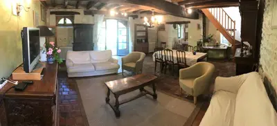 Télévision ou salle de divertissement dans l'établissement Large family house for young and old in great calm in South Touraine