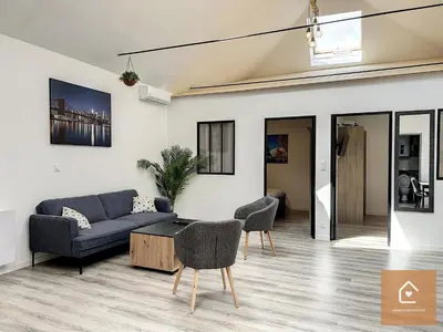 Coin salon dans l'établissement Le Loft Climatisé - 6 personnes - Entrée autonome