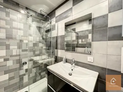 Salle de bains dans l'établissement Le Loft Climatisé - 6 personnes - Entrée autonome