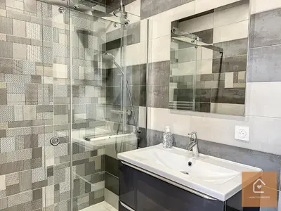 Salle de bains dans l'établissement Le Loft Climatisé - 6 personnes - Entrée autonome