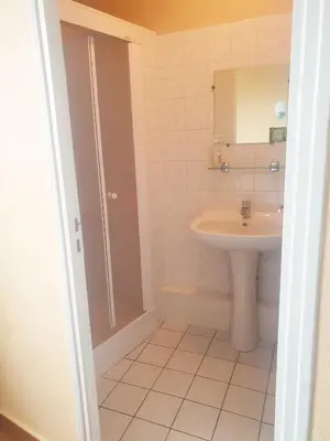 Salle de bains dans l'établissement Coliwork Le Saint Romain