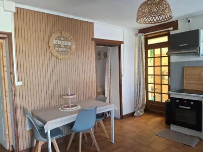 Cuisine ou kitchenette dans l'établissement maison village 3 chambres 30 minutes du zoo de beauval