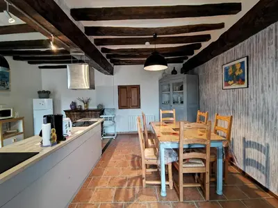 Cuisine ou kitchenette dans l'établissement Aux Acacias