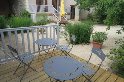Balcon ou terrasse dans l'établissement Aux Acacias