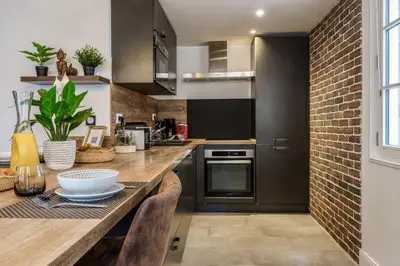 Cuisine ou kitchenette dans l'établissement Le Baleschoux - PrestiPlace Collection