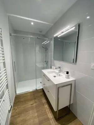 Salle de bains dans l'établissement Cocon des vignes du Domaine Ansodelles